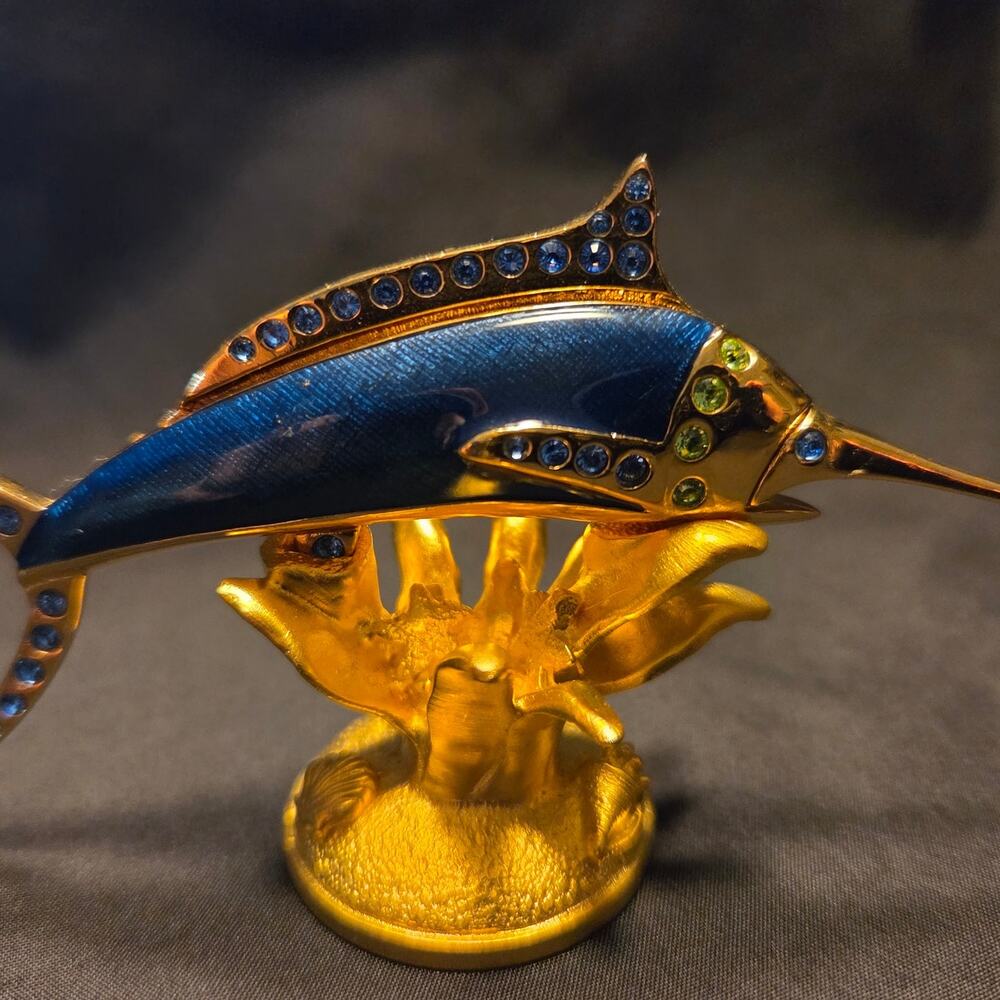 Estee Lauder "Magnificent Marlin" Solid Perfume Compact & Stand White Linen